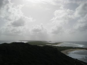 Vue sur grande terre de la pointe des chateaux